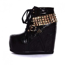 Privileged 'Vengeance',  black