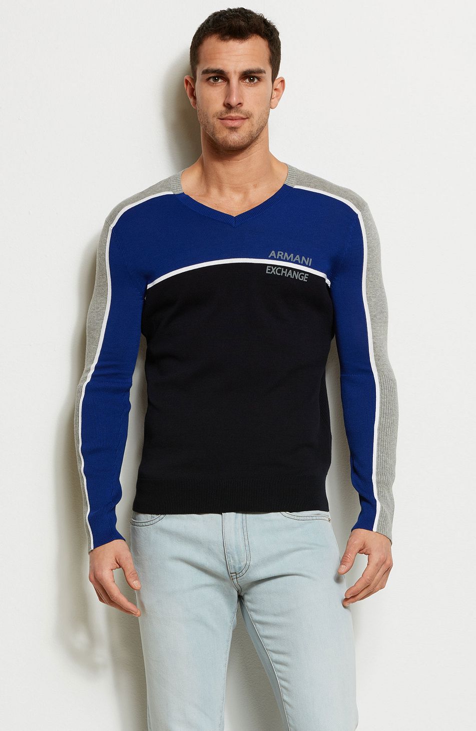 Colorblock Logo V-neck Swea...