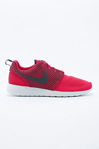 Nike Roshe Run Trainers in ...