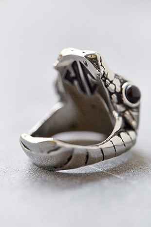 Han Cholo Venom Ring - Urba...