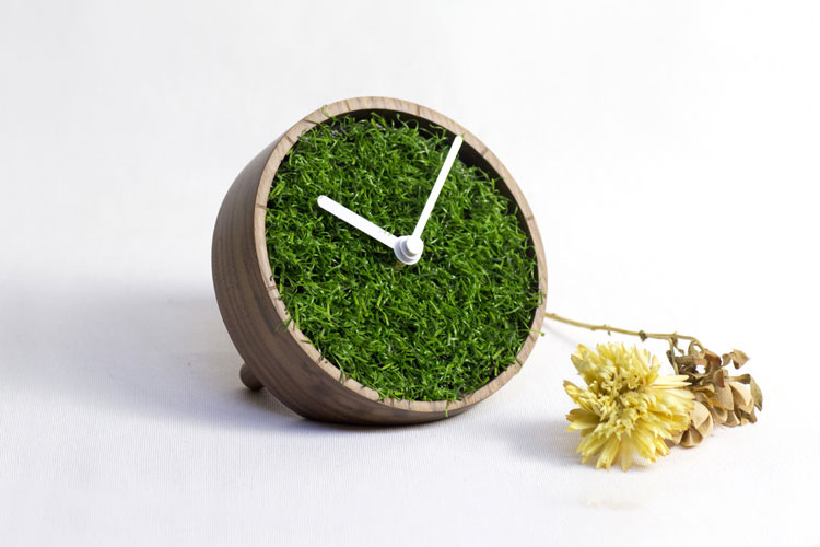 Green Field Table Clock