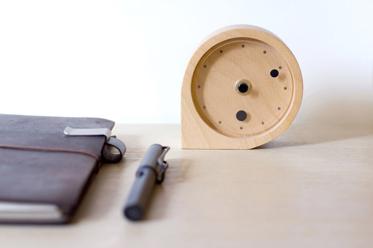 Trembling Table Clock