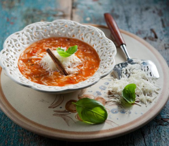 Barley-shaped pasta soup wi...
