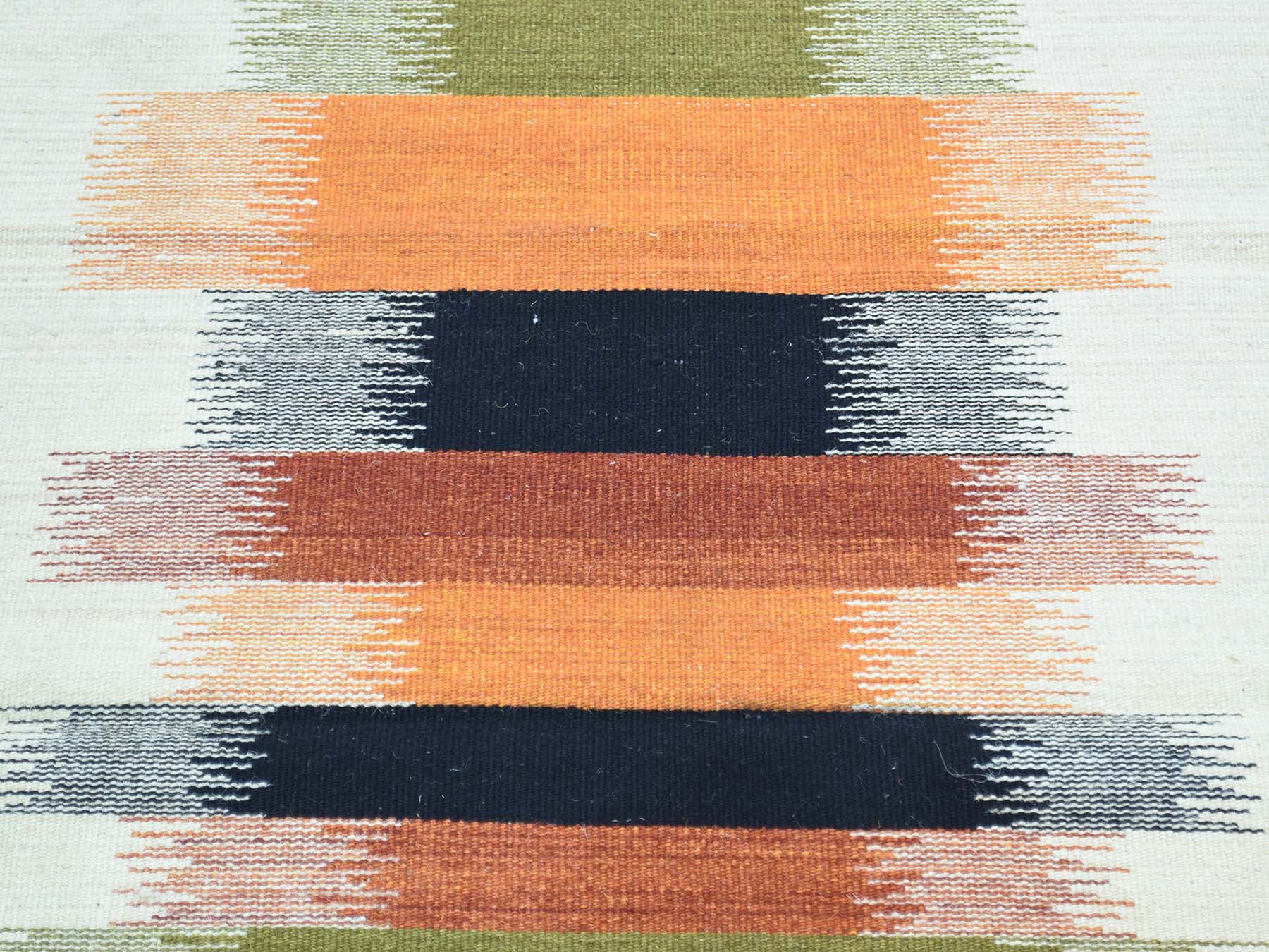Buy 2'7"x6' Pure Wool Hand-...
