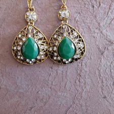 Imp-E-001 Antique Gold Plated Drop Earring Green Glass Dangler