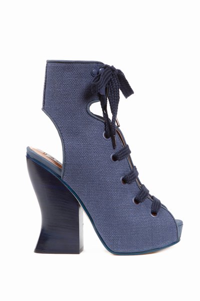 Acne shoes