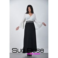 Long-sleeved dress with chest cruises. 