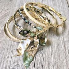 BOHO INSPIRED GOLD PEARL GREEN FLORAL MIXED BANGLE SET