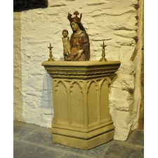 AN EXTREMELY RARE LATE MEDIEVAL ENGLISH LIMESTONE CONSOLE TABLE OF CREDENCE FORM. CIRCA 1500.