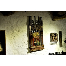 AN ABSOLUTELY STUNNING MID 15TH CENTURY EGG TEMPERA ON GOLD GROUND PAINTING. CATALONIA. CIRCA 1450.